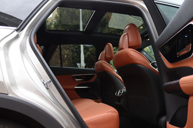 Mercedes-Benz GLC Mercedes-Benz GLC 200 4MATIC - fotka 45 z 58