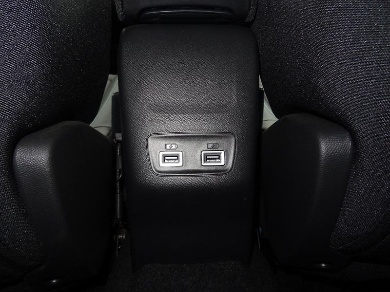 Peugeot 2008 (2023) ALLURE PACK 1.5 BHDi 130k EAT8 - fotka 14 z 41