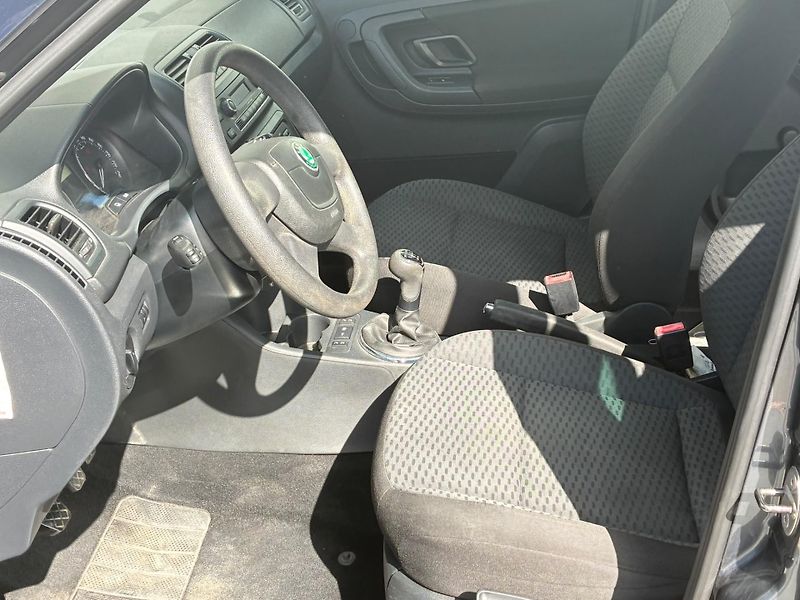 Škoda Fabia (2010) 1.2TSi,63KW,VYHŘ.SEDADLA,TEMP. - fotka 18 z 21