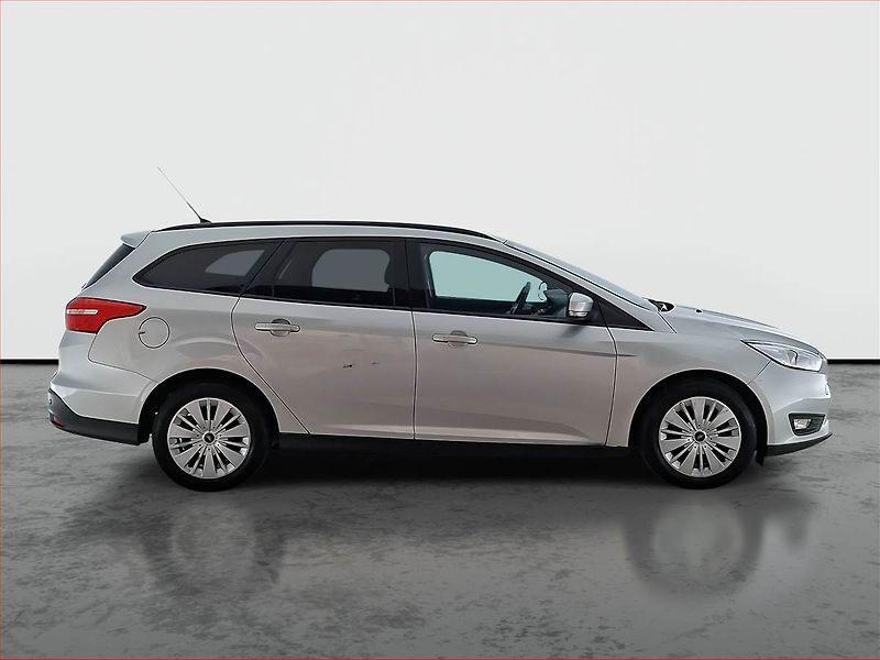 Ford Focus (2017) 1.6 i, ČR,1.maj - fotka 6 z 17
