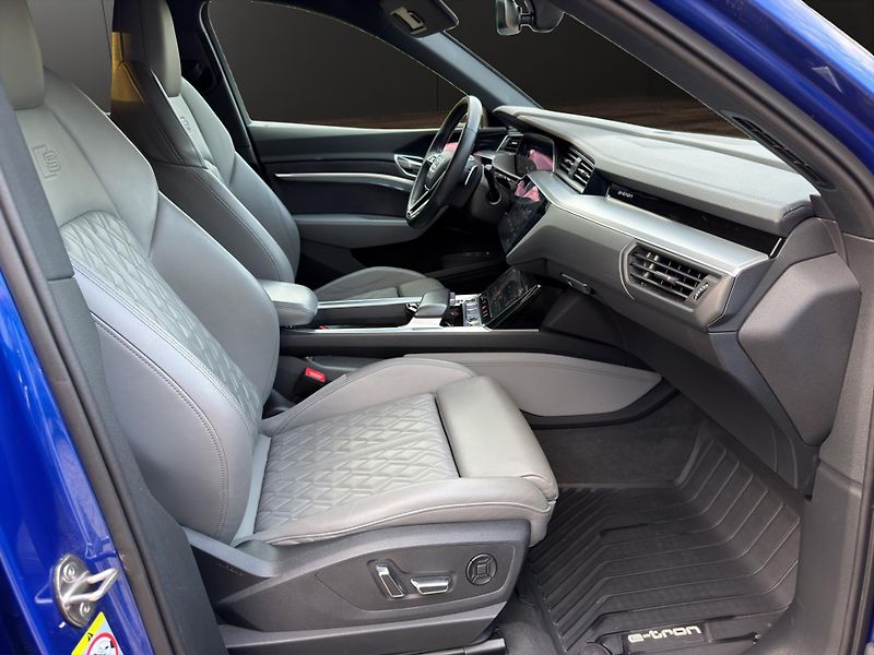 Audi Q8 e-tron (2023) 114 kWh  300 kW  SPORTBACK - fotka 18 z 27