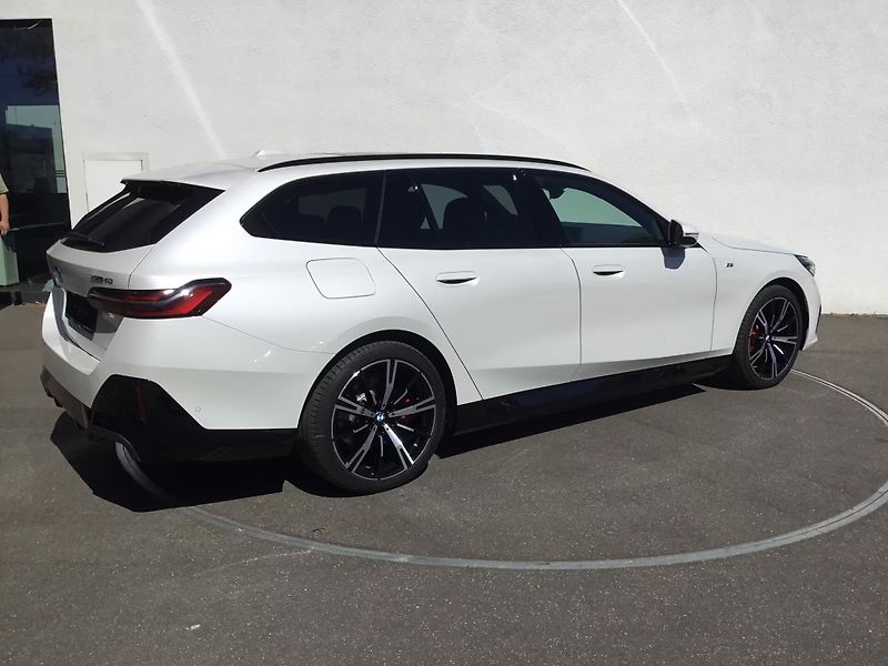 BMW i5 xDrive40 M-Sport Pro Pano HuD - fotka 6 z 19