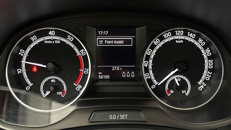Škoda Fabia 1.0 TSI Ambition Combi - fotka 10 z 24