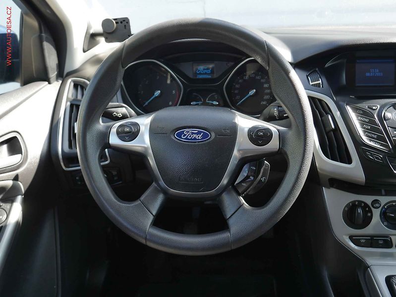 Ford Focus (2011) 1.6 TDCi, AC, park.asist - fotka 13 z 15