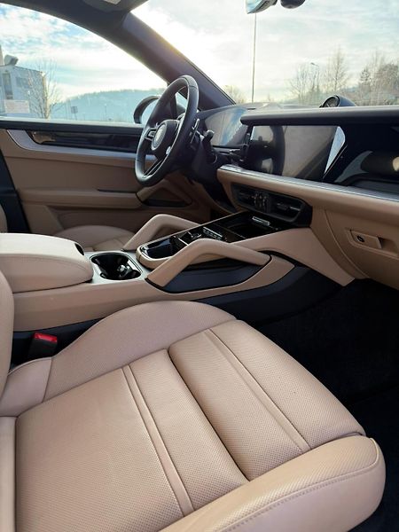 Porsche Cayenne (2024) 4.0 /349kW - fotka 10 z 15