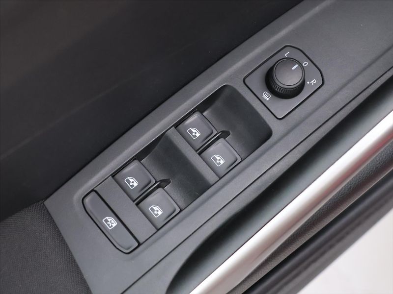 Škoda Fabia 1,5 TSI 110kW DSG Style 1.Maj - fotka 14 z 32