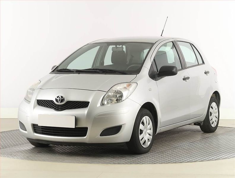Toyota Yaris (2010) 1.0 VVT-i, Serv.kniha - fotka 2 z 15