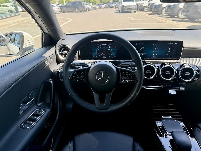 Mercedes-Benz Třídy A (2019) 180 d - fotka 11 z 31