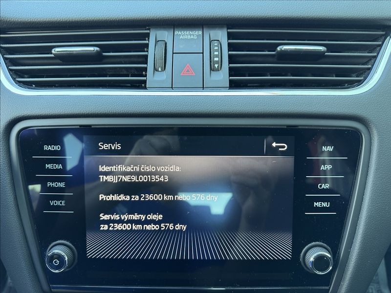 Škoda Octavia 2,0 TDI DSG STYLE DPH 1.maj ČR - fotka 41 z 50