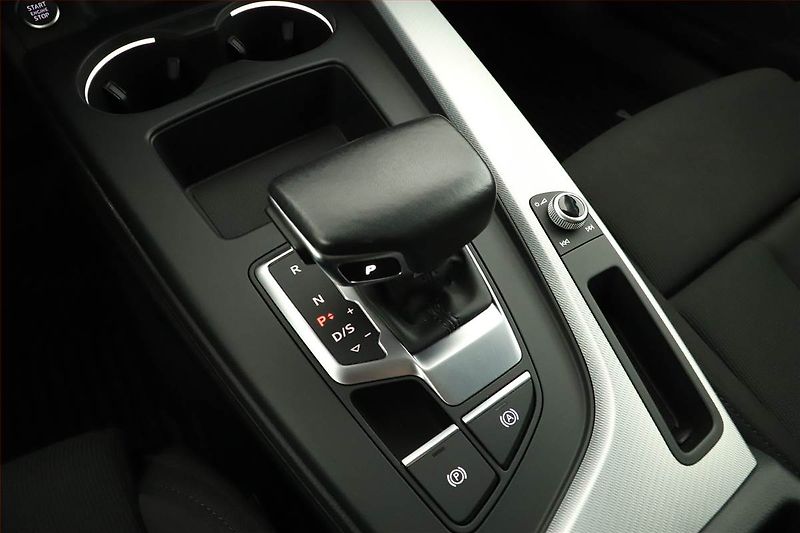 Audi A4 (2022) 40 TDI - fotka 11 z 17