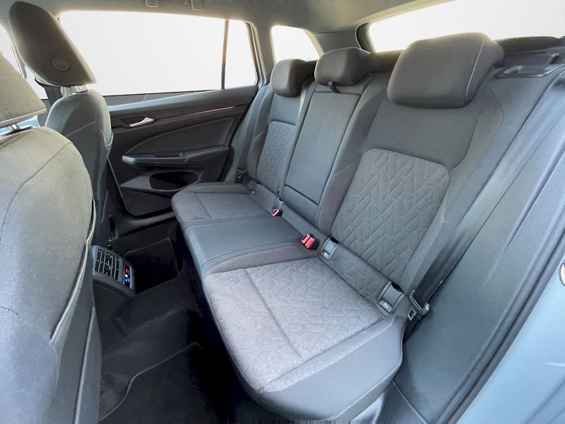Volkswagen Golf Variant (2024) 1,5 eTSI 85 kW Life - fotka 24 z 34