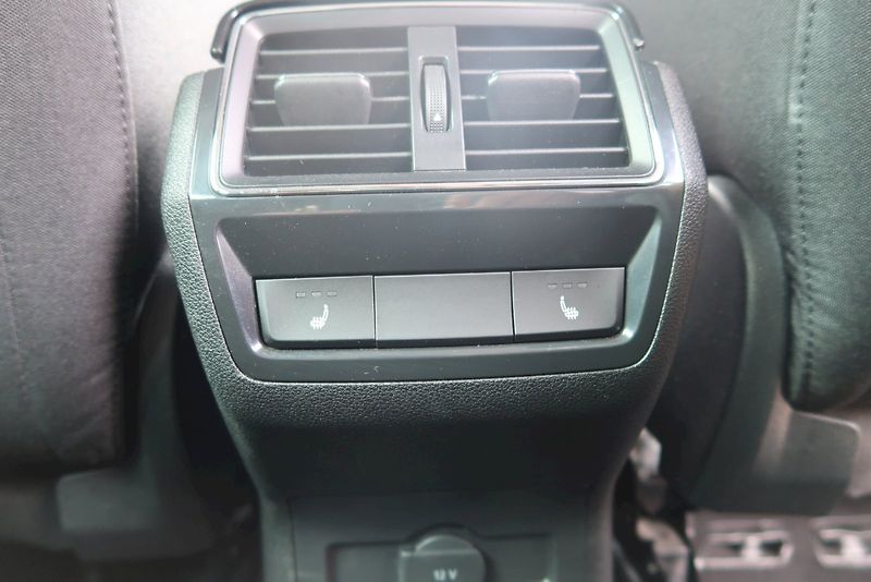 Škoda Karoq (2025) Selection 1,5 TSi/110 kW M - fotka 18 z 34