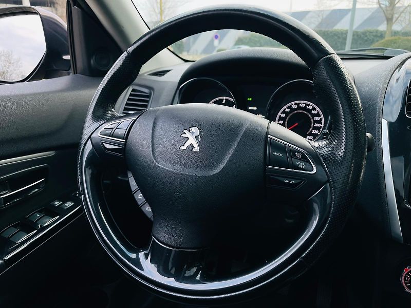 Peugeot 4008 1.8HDI 4x4 VÝHŘEV KAMERA TAŽNÉ - fotka 26 z 52