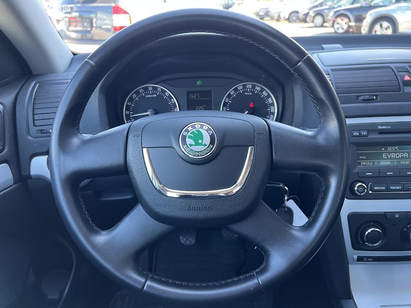 Škoda Octavia 1.6TDi 77kw TEMPOMAT ALU ČR  - fotka 14 z 35