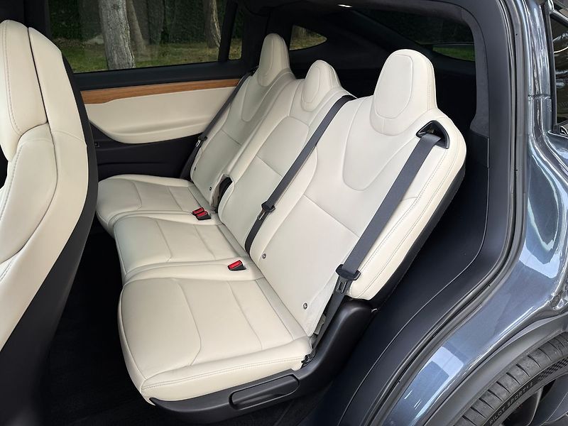 Tesla Model X Performance Ludicrous Mode - fotka 10 z 42