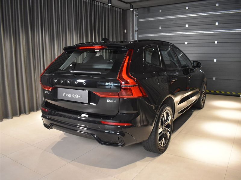 Volvo XC60 2,0 B5 AWD Plus BLIS,Bezklíč - fotka 4 z 24