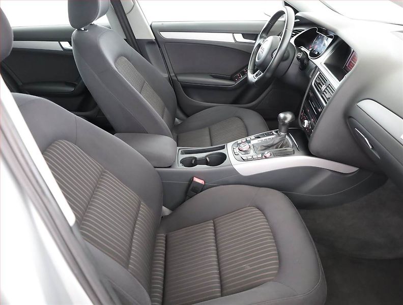 Audi A4 (2013) 3.0 TDI, 4X4, Automat, Navi - fotka 7 z 19