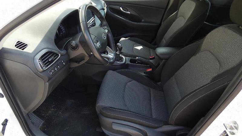 Hyundai i30 Kombi 1.5 T-GDI mHEV Family Co - fotka 18 z 22