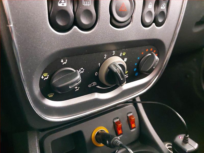 Dacia Duster (2011) 1.5 dCi, ČR,1.maj - fotka 13 z 15