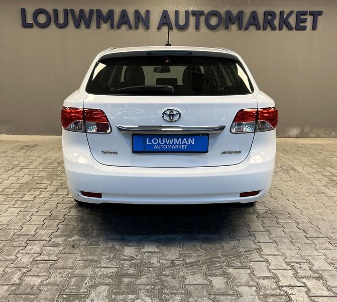 Toyota Avensis 2.0 D-4D LUNA - fotka 14 z 16