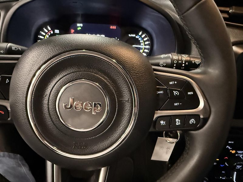 Jeep Renegade (2022) T4 PHEV,4X4, DOJEZD 50KM - fotka 16 z 33