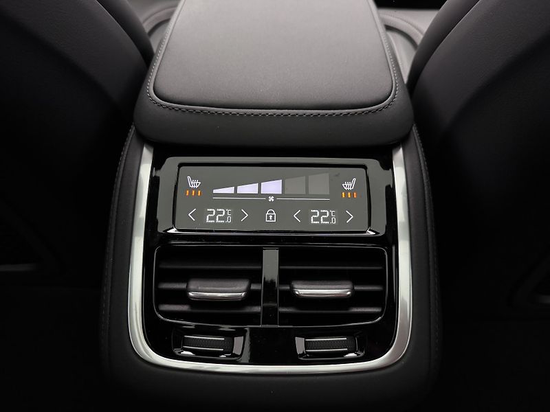 Volvo XC90 (2026) B5 AWD AUT BLACK EDITION ULTRA - fotka 24 z 27