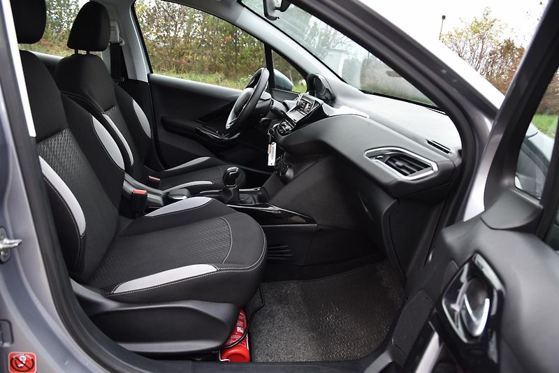 Peugeot 2008 1.2, KLIMATIZACE, TEMPOMAT - fotka 27 z 36