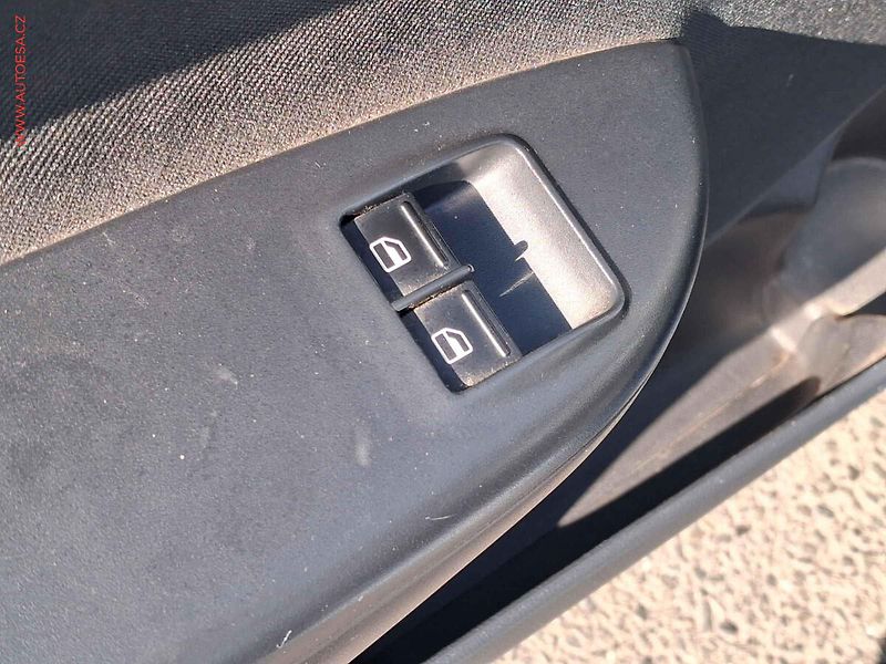 Škoda Octavia (2012) 1.6 TDI, ČR, AC, temp, tažné - fotka 11 z 16