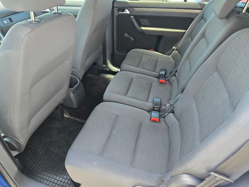 Volkswagen Touran (2009) 1.9 TDI Serviska,Rozvody - fotka 13 z 25
