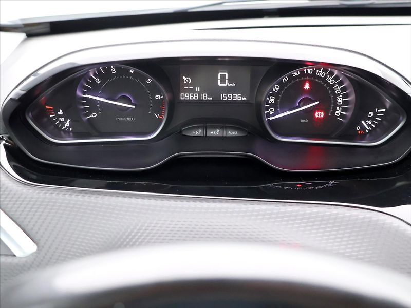Peugeot 2008 1,2 PureTech 61kW Allure CZ - fotka 18 z 36