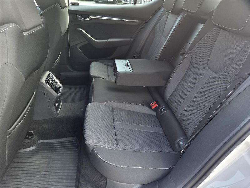 Škoda Octavia 1,5 eTSi DSG Style NEHAVAR. ČR - fotka 10 z 22