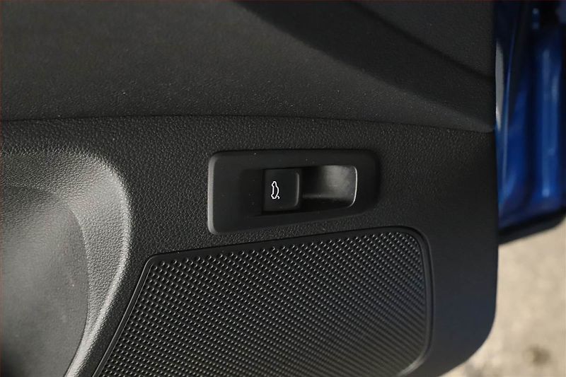 Škoda Karoq (2025) 2.0 TDI, Sportline, Navigace - fotka 19 z 20