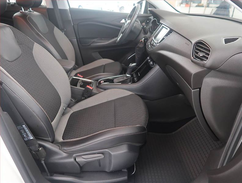 Opel Grandland X (2020) 1.2 Turbo, Automat, Serv.kniha - fotka 9 z 17