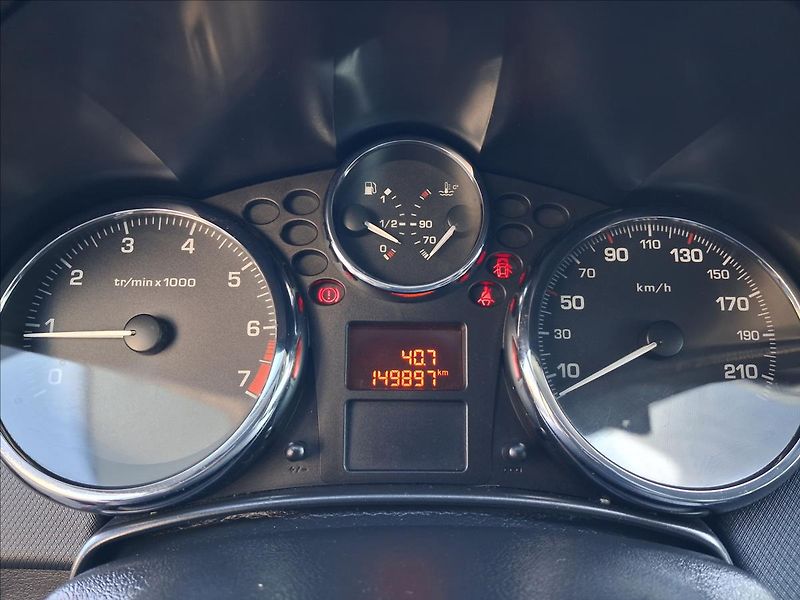 Peugeot 207 1,6 207 CC - fotka 10 z 12
