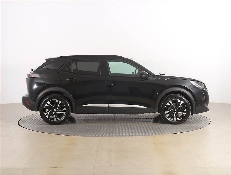 Peugeot 2008 (2022) GT 50 kWh, SoH 100% - fotka 6 z 22