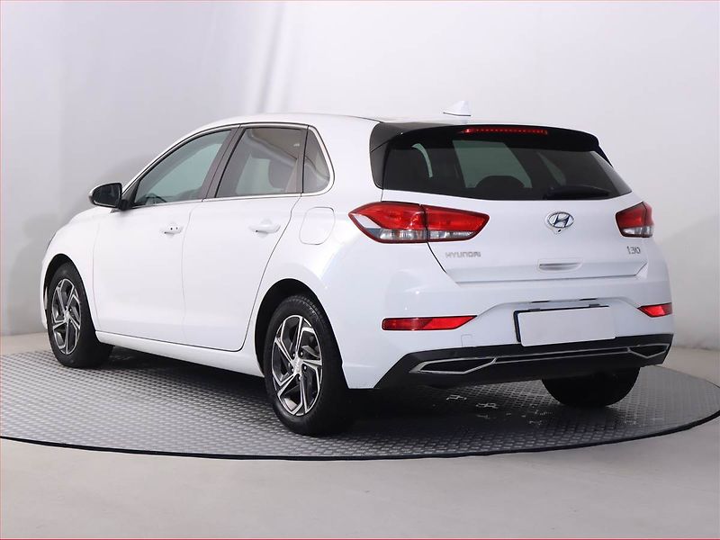 Hyundai i30 (2022) Family 1.0 T-GDI, Automat - fotka 4 z 20