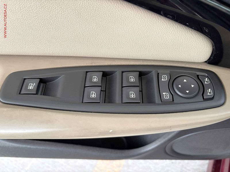 Renault Mégane (2014) 2.0 i, Luxe, AT, kůže, navi - fotka 12 z 16