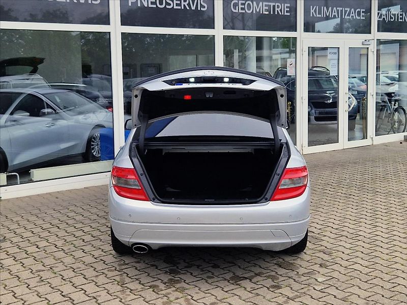 Mercedes-Benz Třídy C 2,2 CDI AVANTGARDE MAN TOPSTAV - fotka 10 z 36