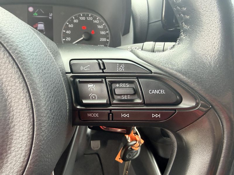 Toyota Yaris 1.5 VVT-i HYBRID - fotka 16 z 36
