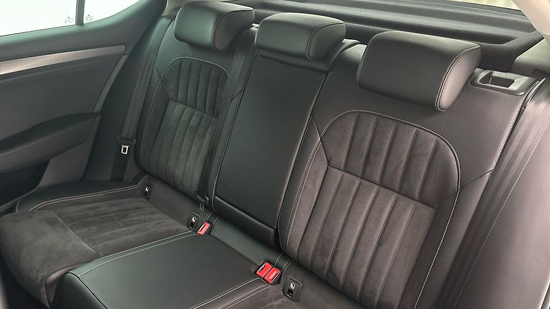 Škoda Superb 2.0 TSI DSG Style - fotka 16 z 28