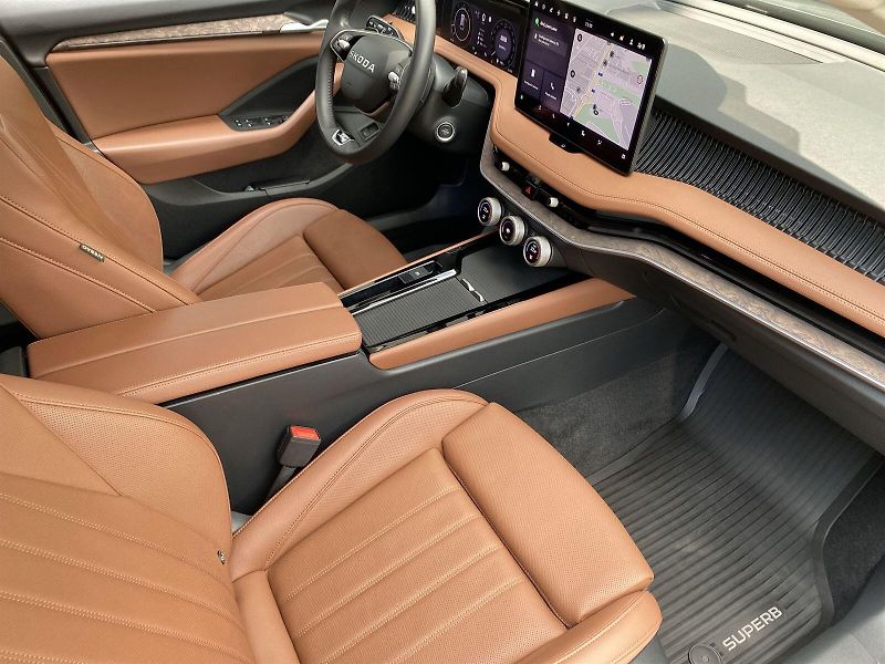 Škoda Superb (2025) Combi 2.0 TDI 4x4 DSG L&K - fotka 10 z 42
