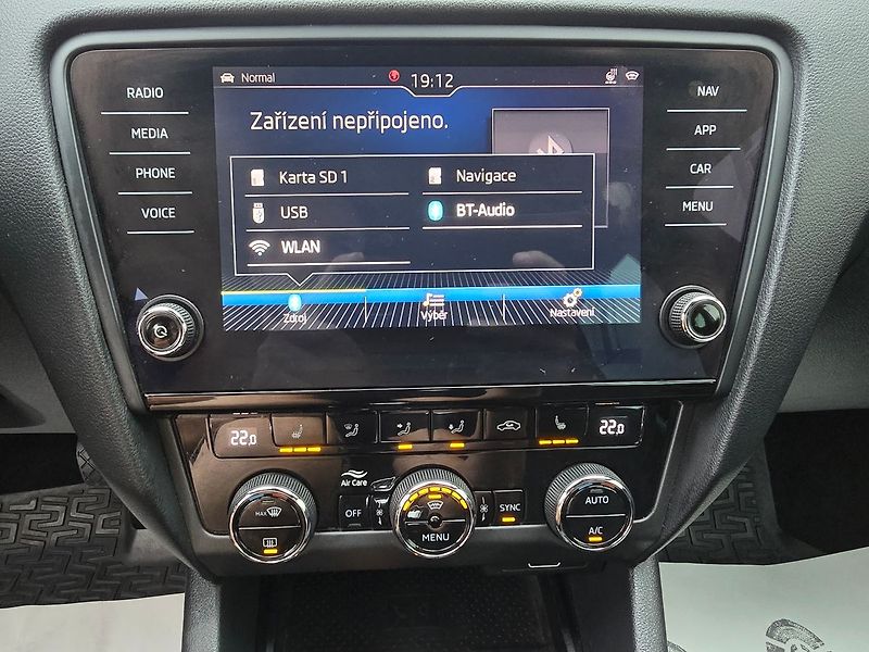 Škoda Octavia 2.0TSi 140kW DSG L&K 4x4 KŮŽE - fotka 26 z 38