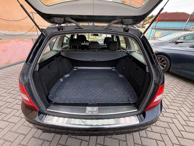 Mercedes-Benz Třídy C 2.2 CDI - AMG Paket - Facelift - fotka 12 z 14