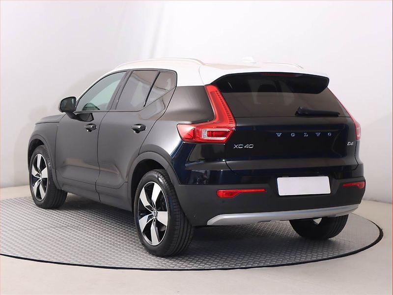 Volvo XC40 (2018) Inscription D4 AWD - fotka 4 z 20