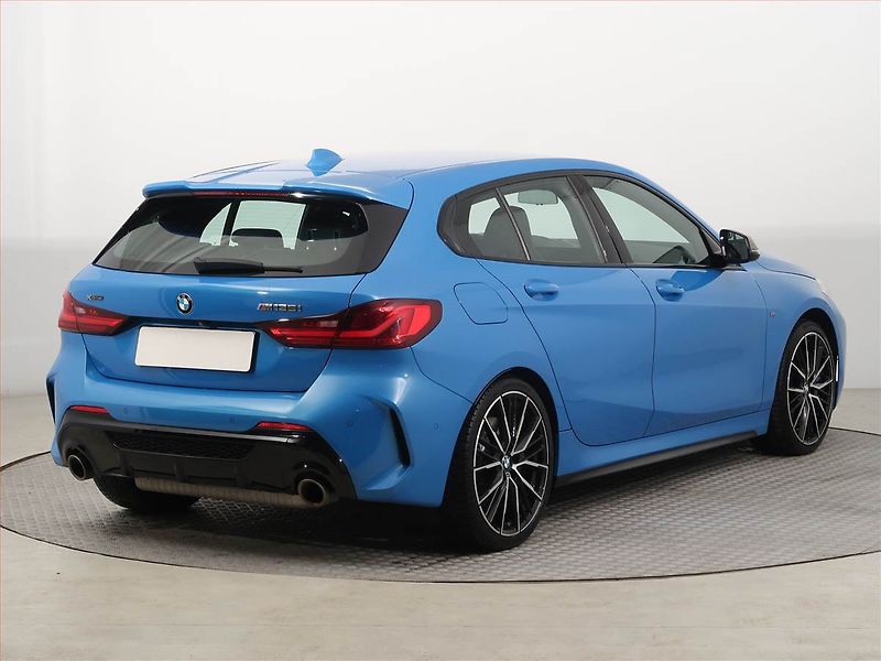 BMW Řada 1 (2019) M Sport M135i xDrive - fotka 5 z 15