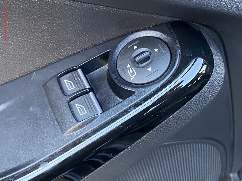 Ford Fiesta (2017) 1.5 TDCi, Titanium, navi - fotka 11 z 18
