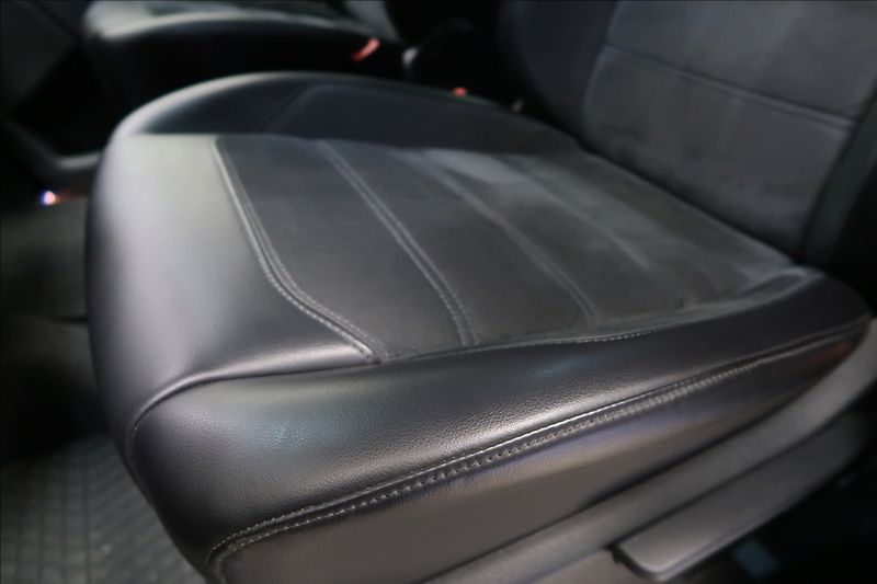 Volkswagen Multivan 2,0 TDI DSG 4MOTION HIGHLINE - fotka 28 z 45