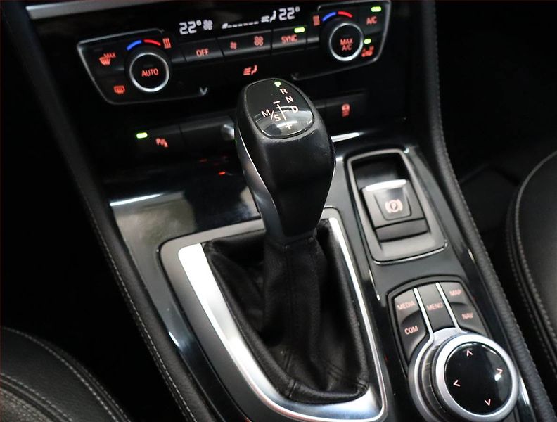 BMW Řada 2 (2017) Luxury Line 218d Gran Tourer - fotka 13 z 26