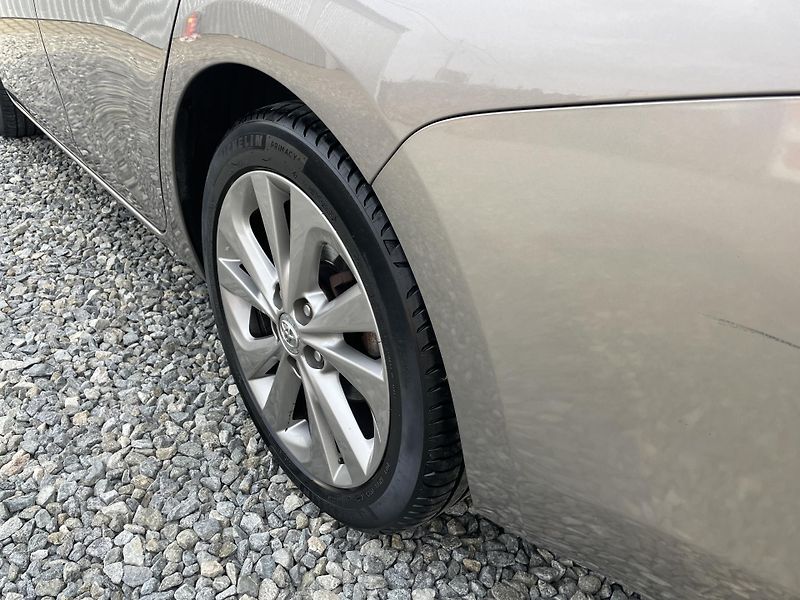 Toyota Auris 1.8i 16v HYBRID AUT NAVI CAM!! - fotka 30 z 166