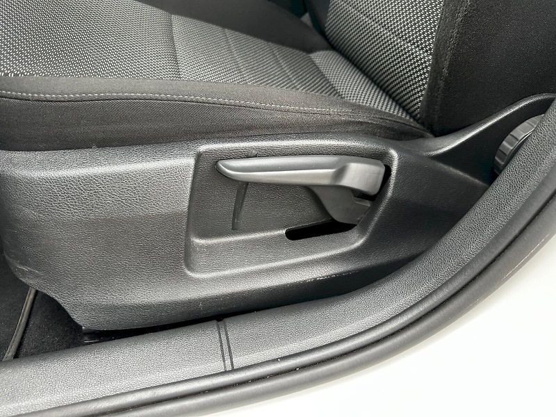 Škoda Octavia (2014) Combi 1.6 TDI Ambition - fotka 29 z 34